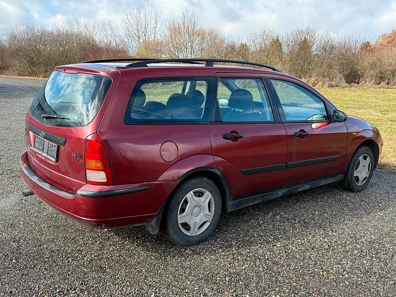 Gebraucht Ford Focus 100 PS (73 kW) 2003 Rot Kombi