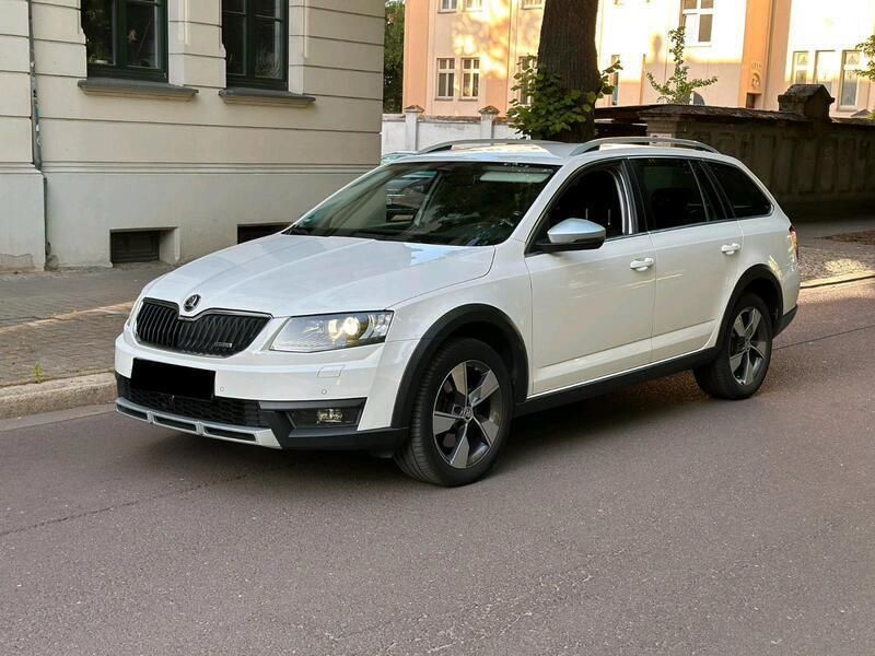 Weiß Gebraucht 2016 Skoda Octavia Scout Scout 4x4 Kombi | 9.250 € (Guter Preis) - Bild 1/4