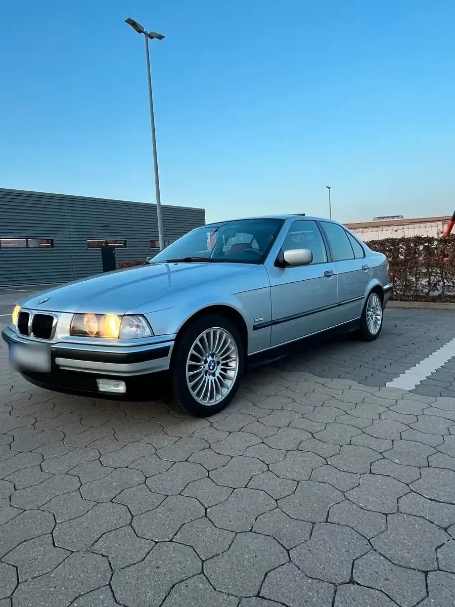 Gebraucht BMW 320 150 PS (110 kW) 1997 Grau Limousine