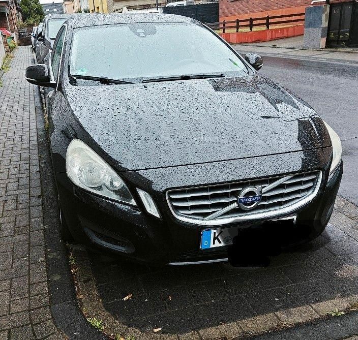 Schwarz Gebraucht 2011 Volvo S60 Momentum Limousine | 4.998 € (Fairer Preis) - Bild 1/2