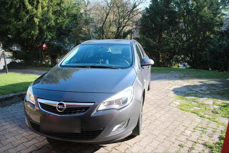 Gebraucht Opel Astra 110 PS (80 kW) 2012 Grau Kombi