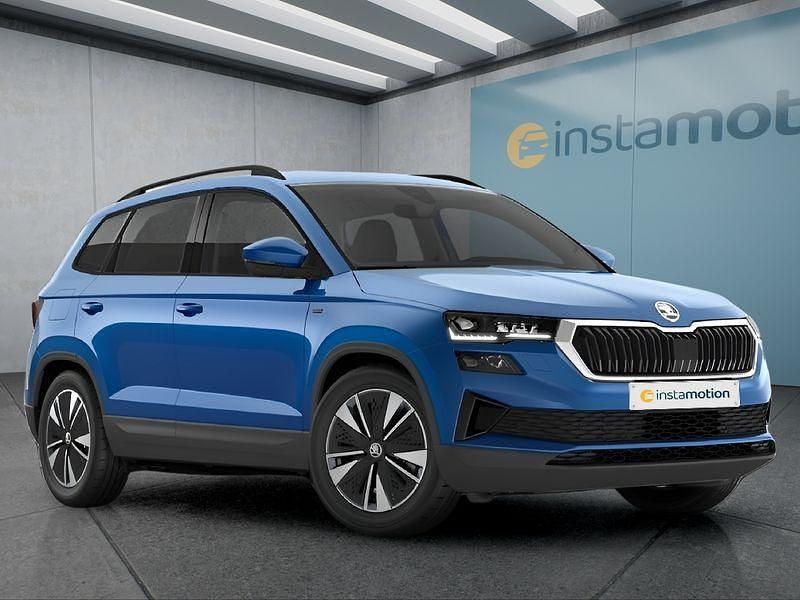 Blau Neu 2025 Skoda Karoq SUV | 30.749 € (Teuer) - Bild 1/4
