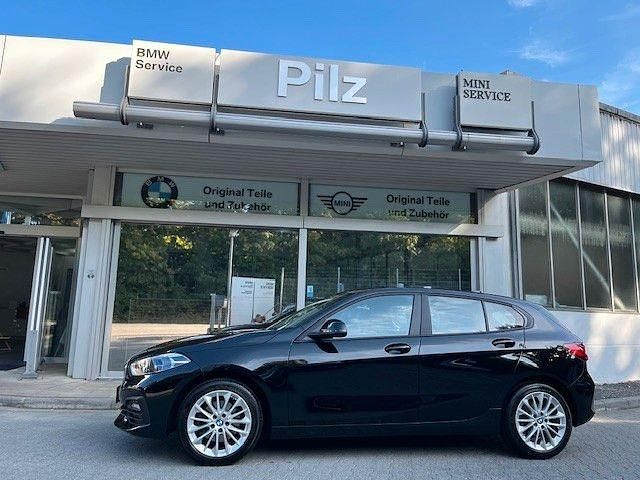 Schwarz Gebraucht 2023 BMW 118 Advantage Kleinwagen | 24.950 € (Teuer) - Bild 1/4