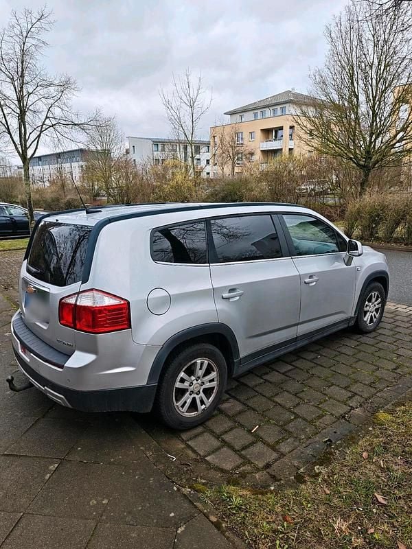 Gebraucht Chevrolet Orlando 163 PS (119 kW) 2012 Silber Van / Kleinbus