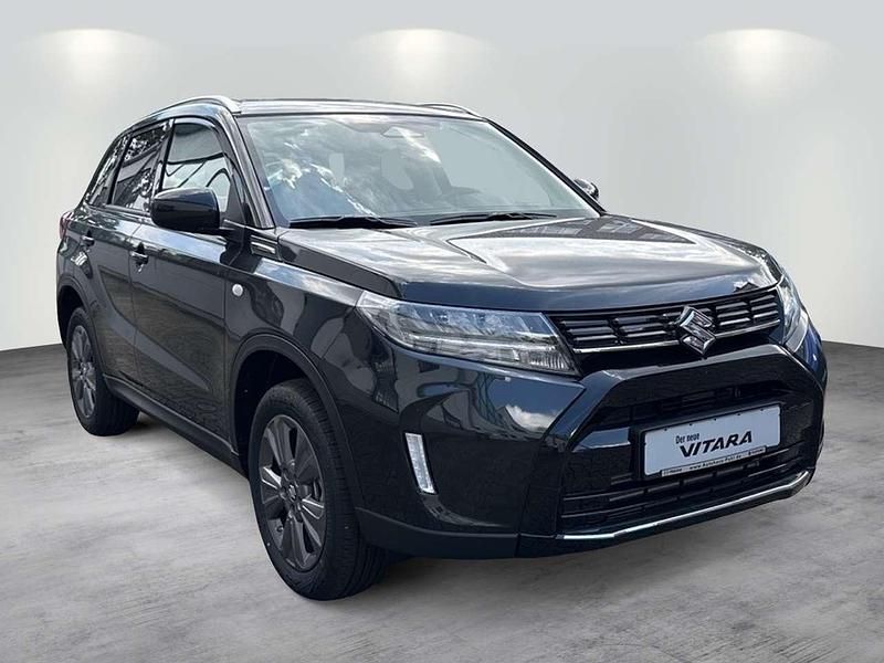Cosmic black pearl metallic Neu 2025 Suzuki Vitara Comfort SUV | 25.990 € (Etwas zu teuer) - Bild 1/4
