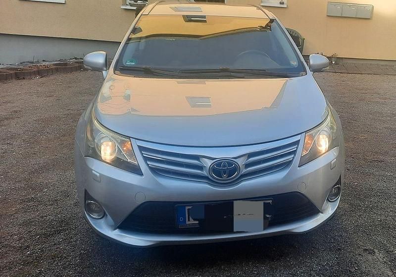 Grau Gebraucht 2013 Toyota Avensis Edition Kombi | 7.500 € (Fairer Preis) - Bild 1/4