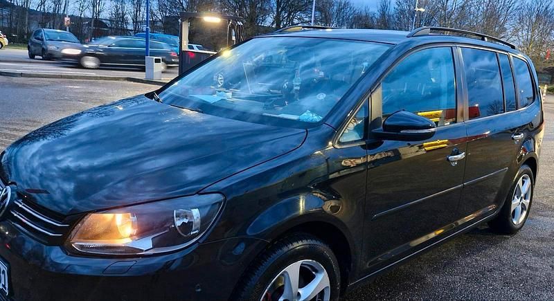 Schwarz Gebraucht 2011 VW Touran Van / Kleinbus | 6.000 € (Fairer Preis) - Bild 1/4