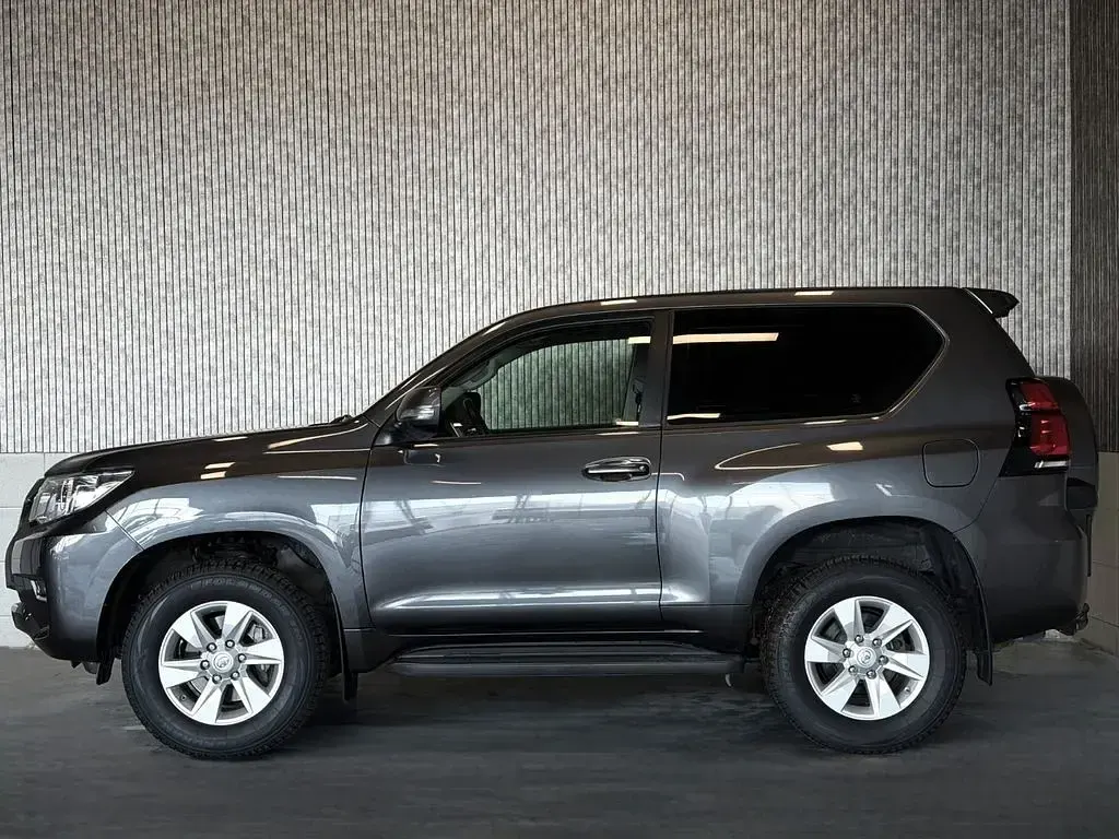 Gebraucht Toyota Land Cruiser 177 PS (130 kW) 2020 Grau SUV