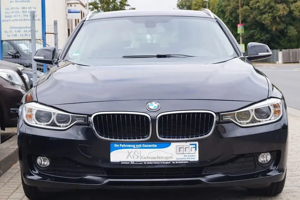 Gebraucht BMW 320 Sport Line 184 PS (135 kW) 2012 Schwarz Kombi