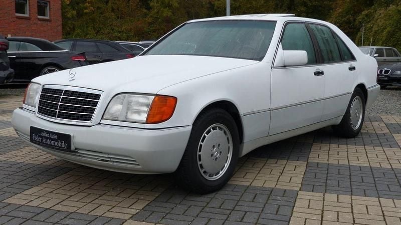 Weiß Gebraucht 1992 Mercedes 300 SE Limousine | 18.990 € - Bild 1/4