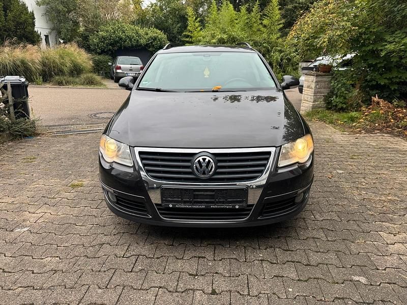 Braun Gebraucht 2010 VW Passat Kombi | 1.990 € (Superpreis) - Bild 1/4