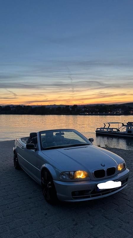 Silber Gebraucht 2003 BMW 323 Cabriolet Basis Cabrio | 3.300 € - Bild 1/4