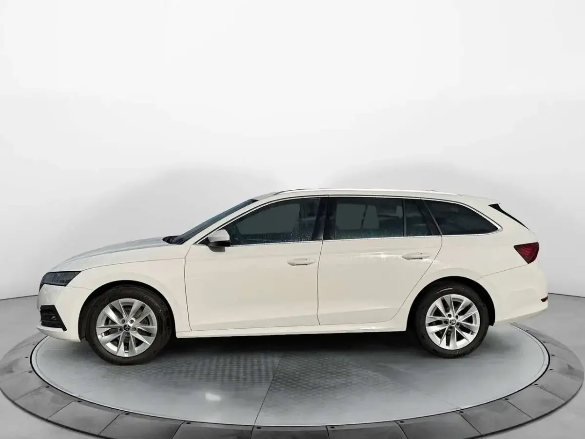 Gebraucht Skoda Octavia Style 116 PS (85 kW) 2023 Weiß Kombi