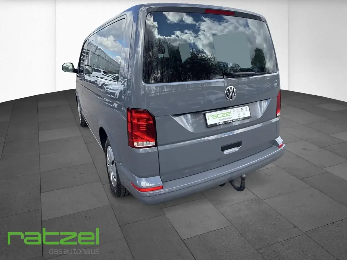 Gebraucht VW Multivan Trendline 150 PS (110 kW) 2022 Grau Van / Kleinbus