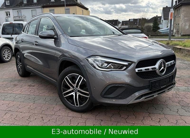 Gebraucht Mercedes GLA200 150 PS (110 kW) 2021 Grau SUV