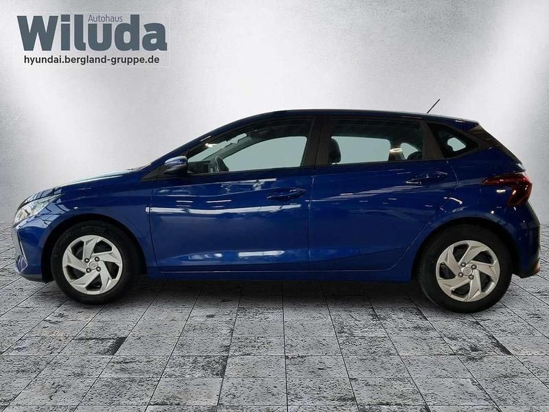 Gebraucht Hyundai i20 Select 84 PS (61 kW) 2022 Intense blue / mic blau Kleinwagen