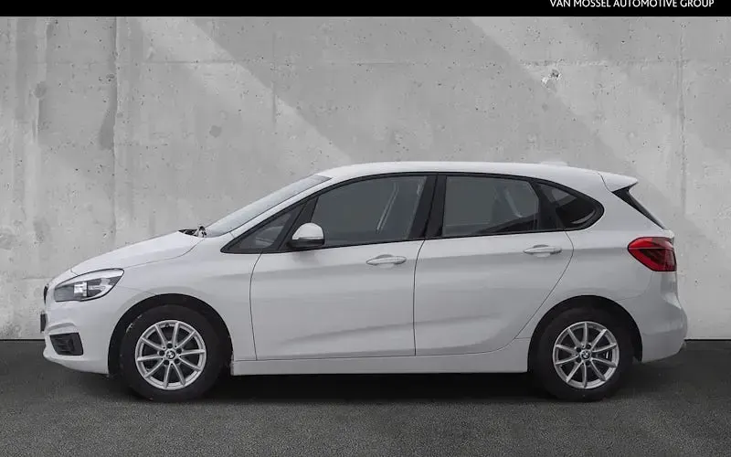 Używany BMW 220 Advantage 192 KM (141 kW) 2017 Biały Kombi