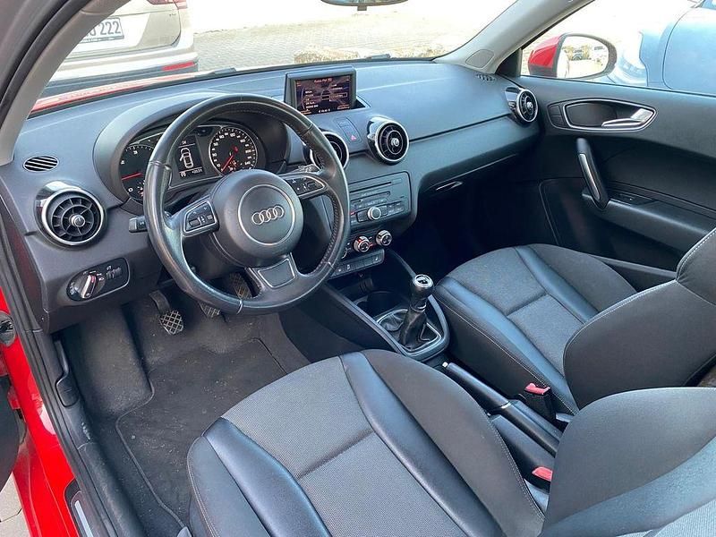 Gebraucht Audi A1 Ambition 105 PS (77 kW) 2010 Rot Kleinwagen