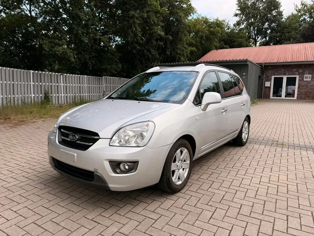 Gebraucht Kia Carens 144 PS (105 kW) 2007 Silber Van / Kleinbus
