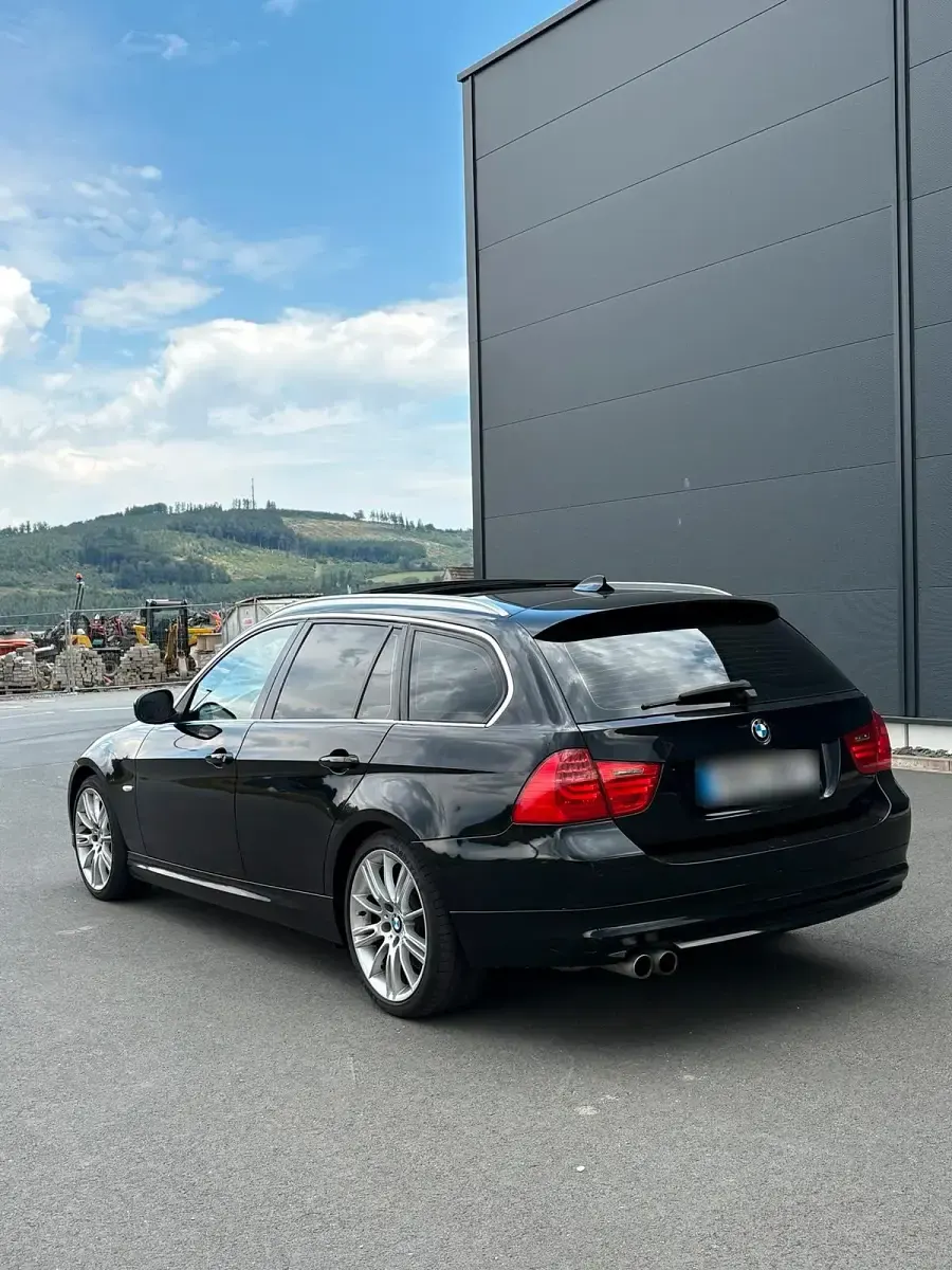 Gebraucht BMW 325 M Sport 204 PS (150 kW) 2011 Schwarz Kombi