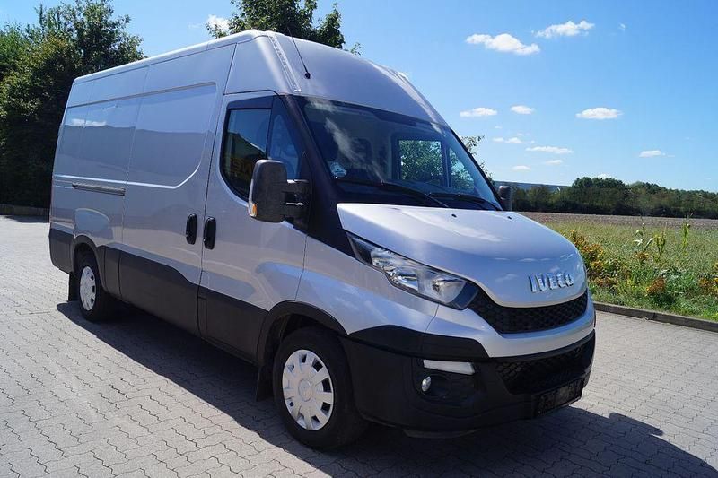 Silber Gebraucht 2016 Iveco Daily Van / Kleinbus | 9.990 € (Superpreis) - Bild 1/4