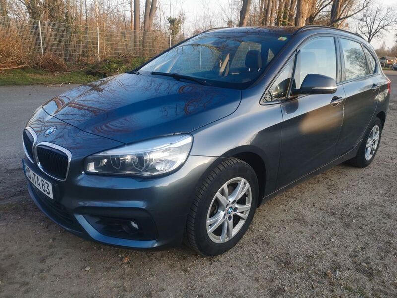 Grau Gebraucht 2017 BMW 218 Sport Line Van / Kleinbus | 13.599 € (Guter Preis) - Bild 1/4