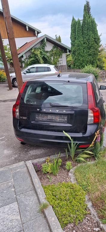 Schwarz Gebraucht 2008 Volvo V50 Momentum Kombi | 2.500 € (Fairer Preis) - Bild 1/4