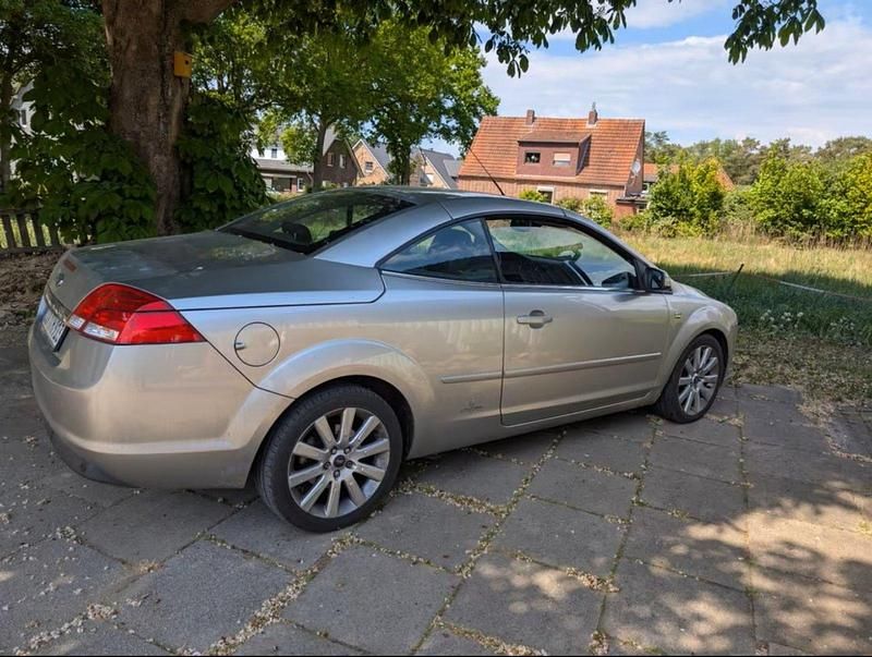 Silber Gebraucht 2007 Ford Focus Cabriolet Titanium Cabrio | 1.888 € (Fairer Preis) - Bild 1/4