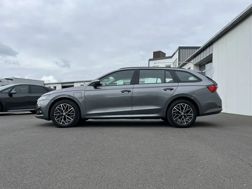 Gebraucht Skoda Octavia 204 PS (150 kW) 2022 Grau Kombi