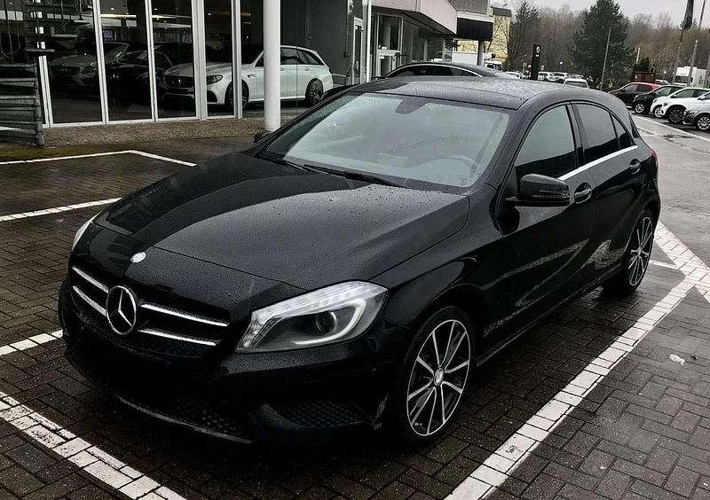 Schwarz Gebraucht 2015 Mercedes A180 Kleinwagen | 11.999 € (Fairer Preis) - Bild 1/4