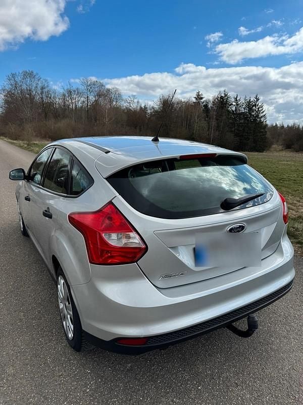 Gebraucht Ford Focus 95 PS (69 kW) 2014 Grau Kombi