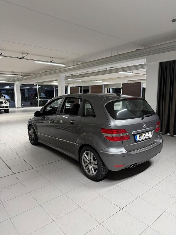 Gebraucht Mercedes B160 95 PS (69 kW) 2010 Grau Van / Kleinbus