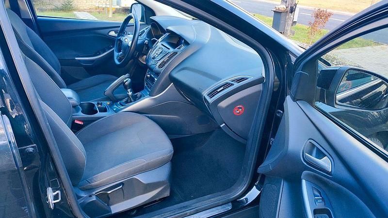 Gebraucht Ford Focus Trend 116 PS (85 kW) 2011 Schwarz Kombi