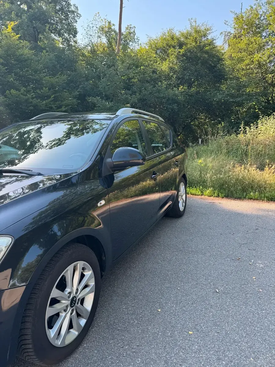Gebraucht Kia Ceed 115 PS (84 kW) 2009 Schwarz Kleinwagen