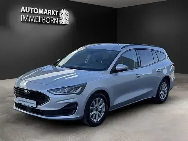 Używany Ford Focus Cool & Connect 150 KM (110 kW) 2022 Srebrny Sedan/Limuzyna