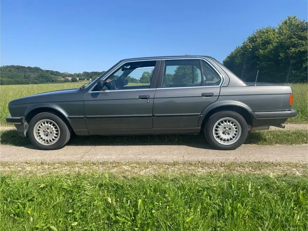 Gebraucht BMW 320 125 PS (91 kW) 1985 Grau Limousine