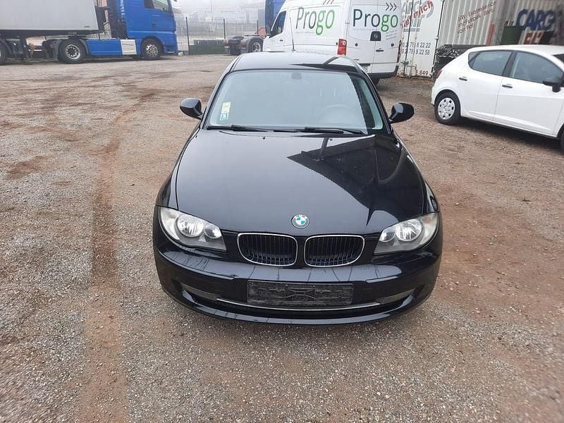 Gebraucht BMW 116 122 PS (89 kW) 2009 Schwarz Kleinwagen