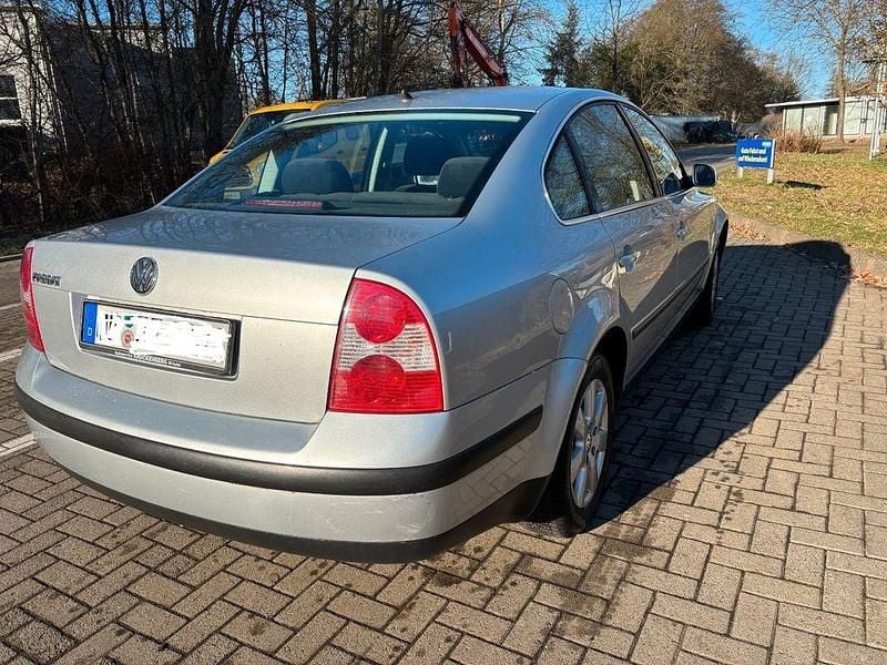 Gebraucht VW Passat Comfortline 102 PS (75 kW) 2001 Silber Limousine