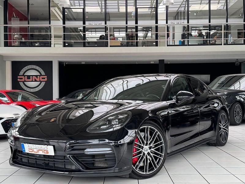 Tiefschwarz Gebraucht 2018 Porsche Panamera Turbo Chrono Limousine | 52.990 € (Fairer Preis) - Bild 1/4