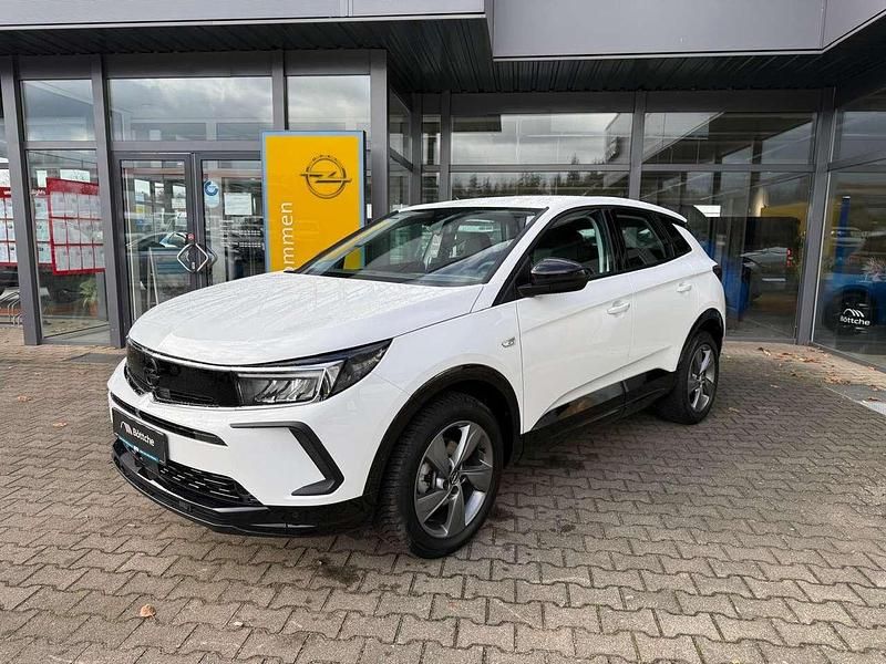 Lack weiss banquise/deckende lackierung Gebraucht 2024 Opel Grandland X GS Line SUV | 23.980 € (Fairer Preis) - Bild 1/4