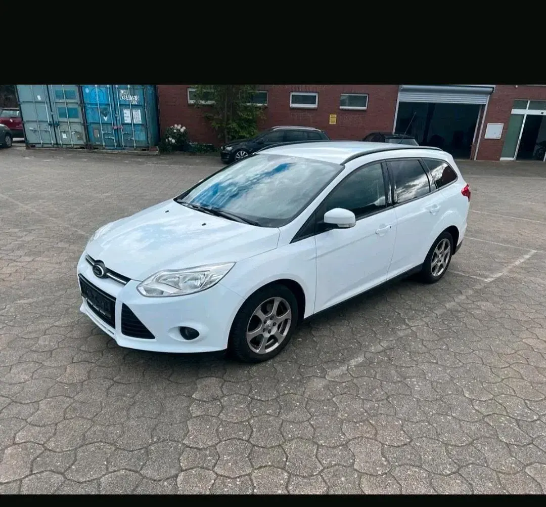 Gebraucht Ford Focus 140 PS (102 kW) 2014 Weiß Kombi