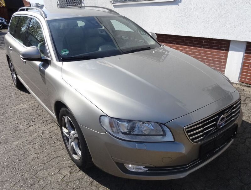 Beige Gebraucht 2014 Volvo V70 Momentum Kombi | 5.980 € (Guter Preis) - Bild 1/4