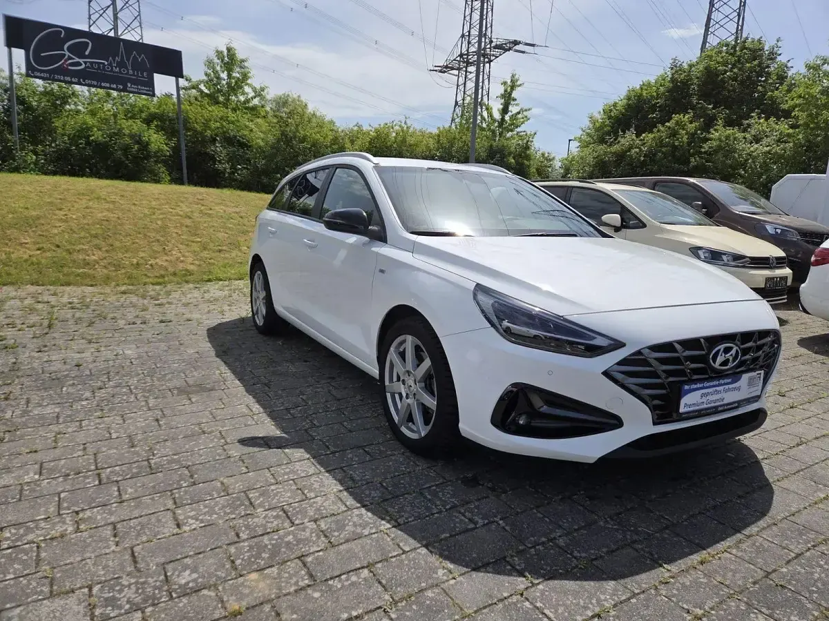 Gebraucht Hyundai i30 Advantage 160 PS (117 kW) 2024 Weiß Limousine