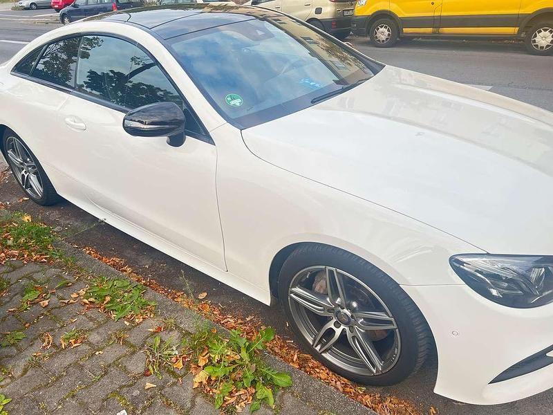 Weiß Gebraucht 2019 Mercedes E350 AMG line Coupé | 37.200 € (Fairer Preis) - Bild 1/4