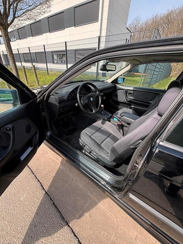 Gebraucht BMW 316 Compact 105 PS (77 kW) 1999 Schwarz Kleinwagen