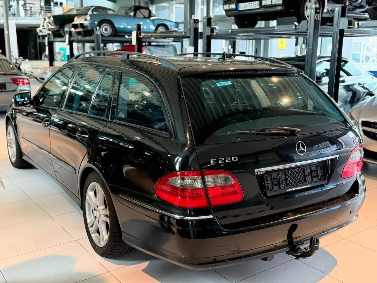 Gebraucht Mercedes E220 Avantgarde 170 PS (125 kW) 2008 Schwarz Kombi