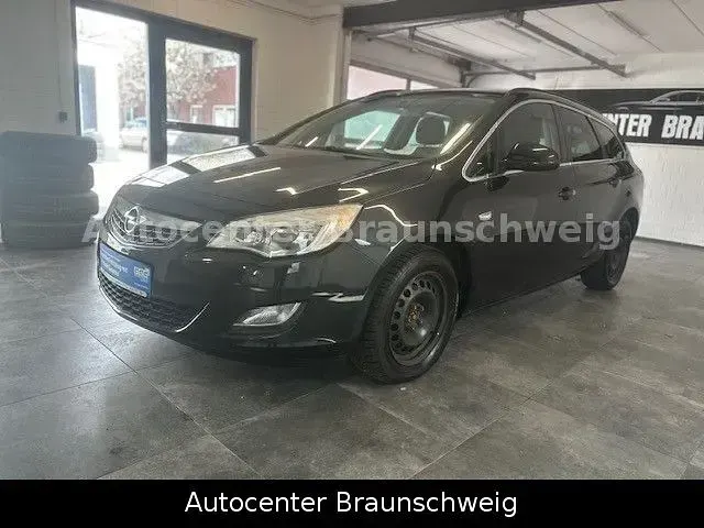Używany Opel Astra Design Edition 140 KM (102 kW) 2012 Czarny Kombi