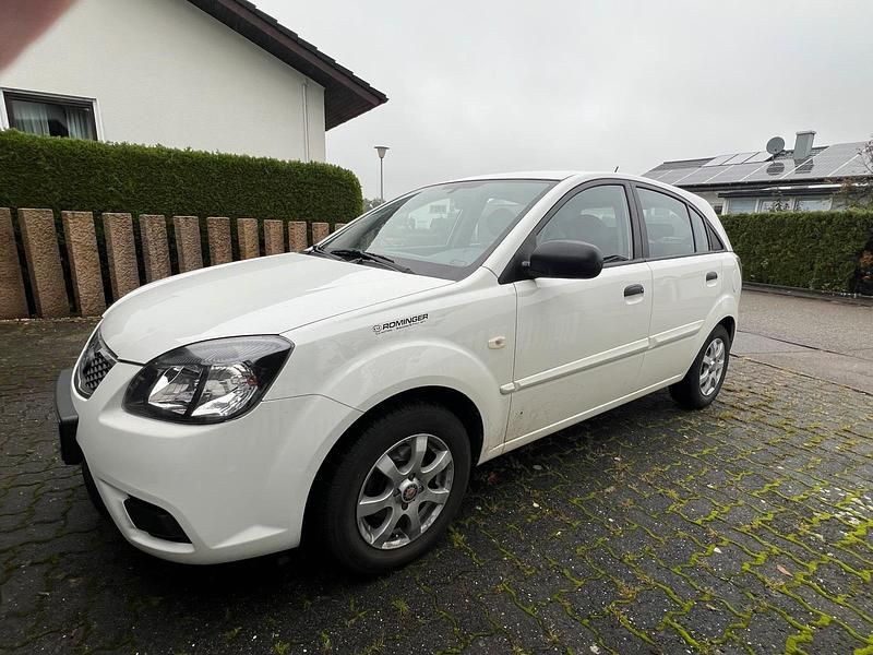 Weiß Gebraucht 2010 Kia Rio Kleinwagen | 4.999 € (Teuer) - Bild 1/4