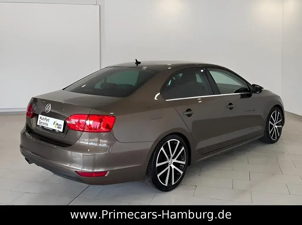 Gebraucht VW Jetta Highline 140 PS (102 kW) 2011 Braun Limousine