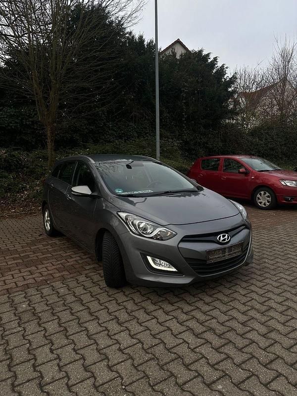 Grau Gebraucht 2013 Hyundai i30 Kombi | 6.400 € (Fairer Preis) - Bild 1/4